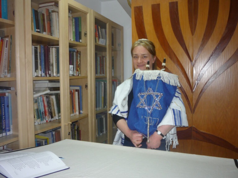 Ms. Alina Sarit Israela leads Shabbat and holiday prayers as Shlichat Tzibur_1