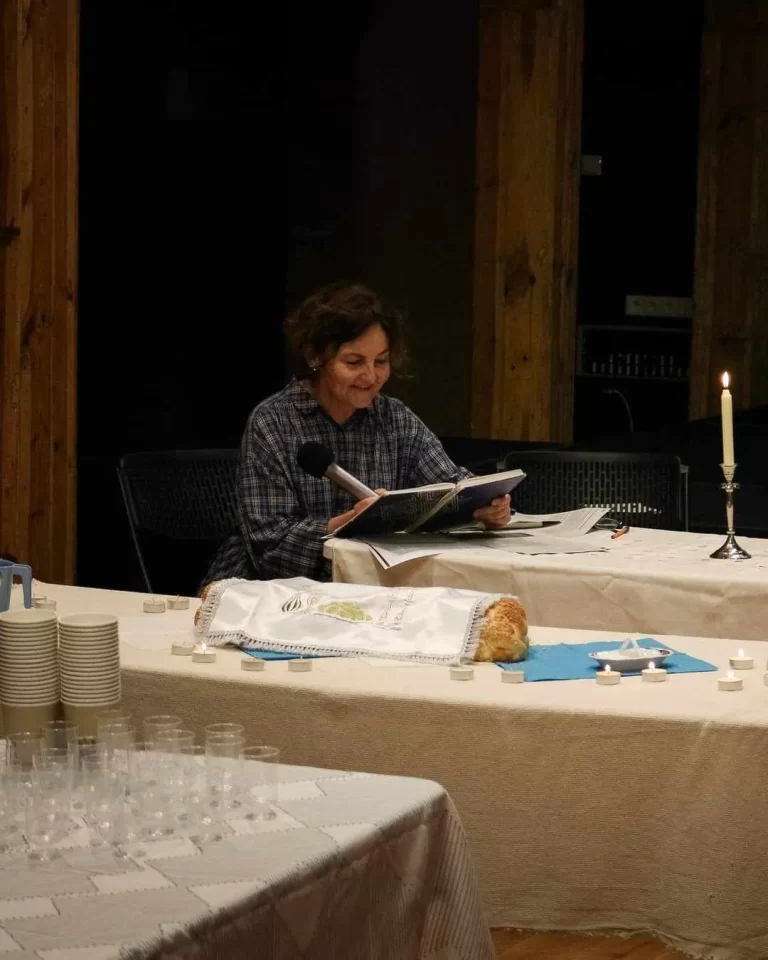 Multicultural Kalisz meeting; conversation by Shabbat candlelight.